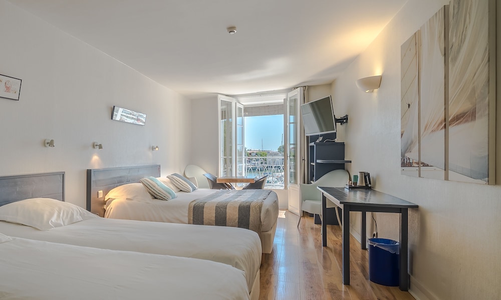 Hotel La Marine 6/45