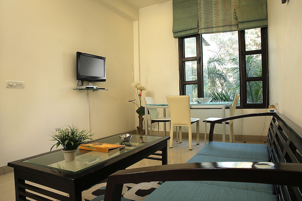 Ahuja Residency Parklane 29/50
