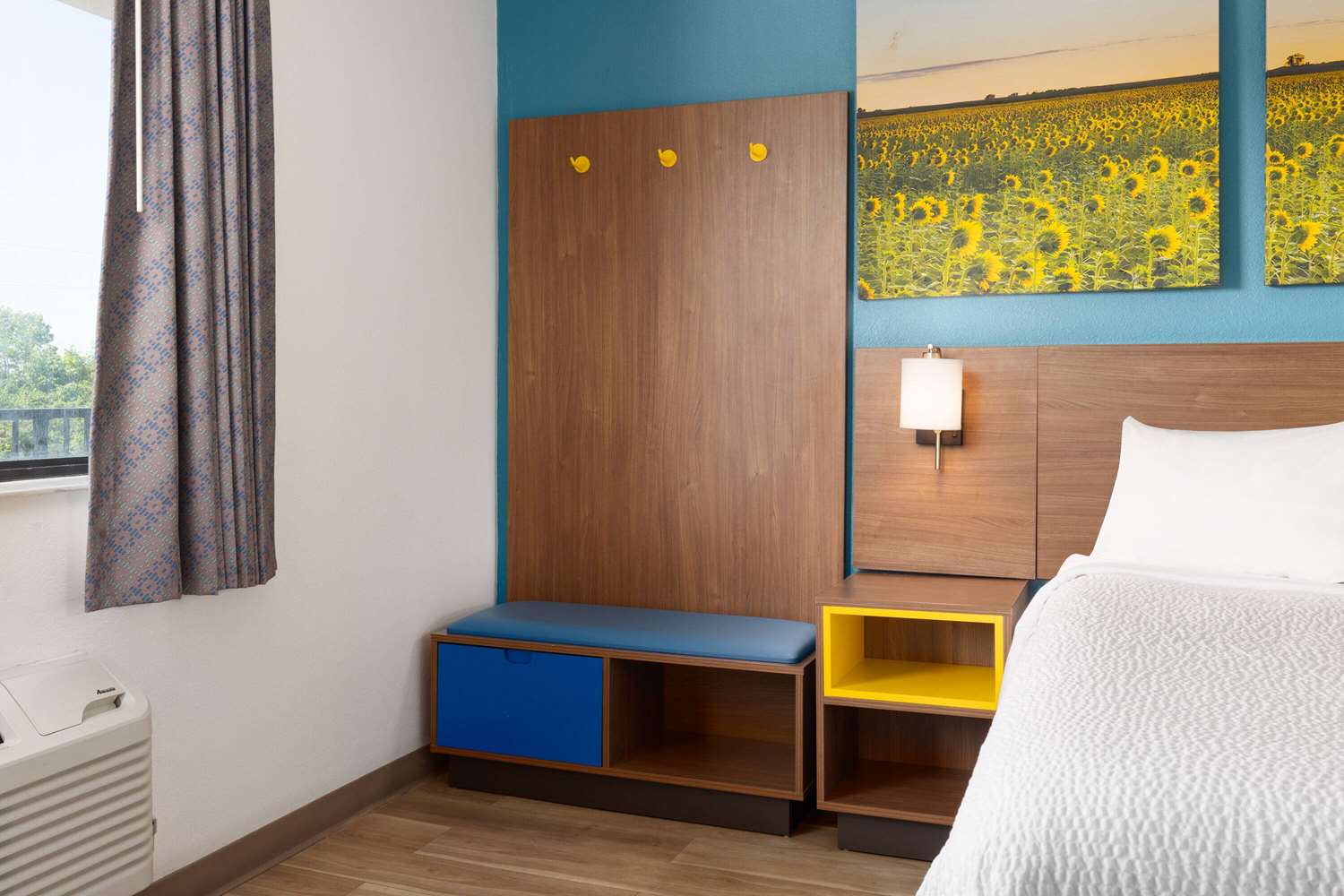 Days Inn & Suites by Wyndham Indianapolis Airport East 5/28