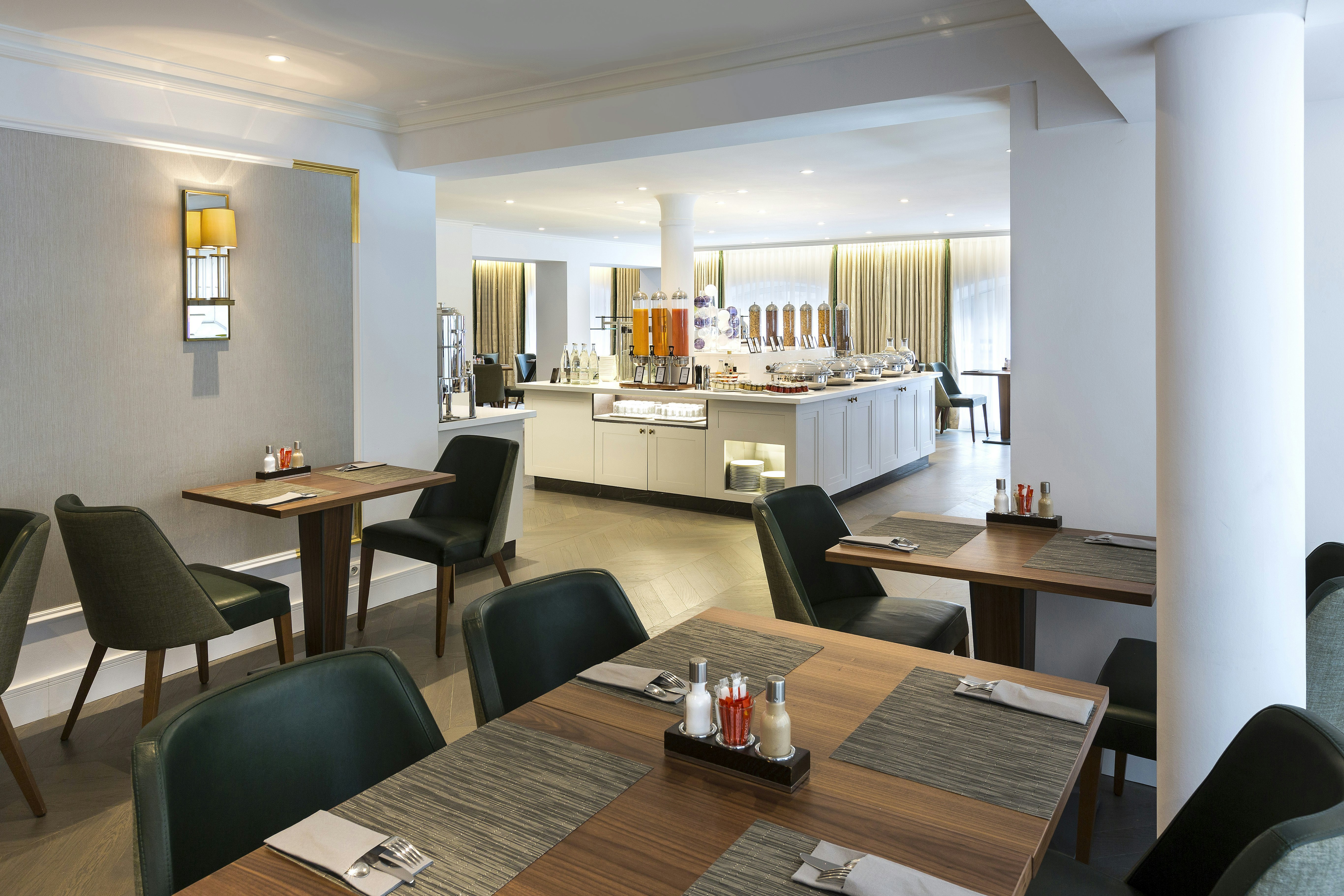 Hilton Paris Opera 48/81