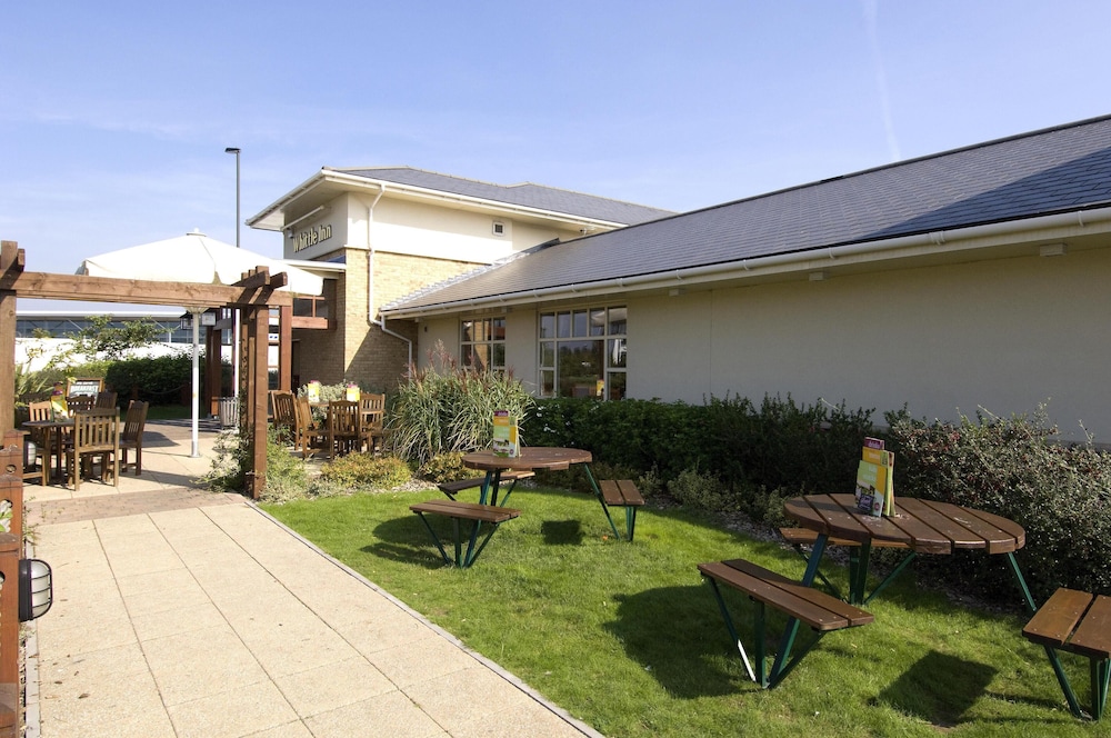 Premier Inn Gloucester Business Park 33/35