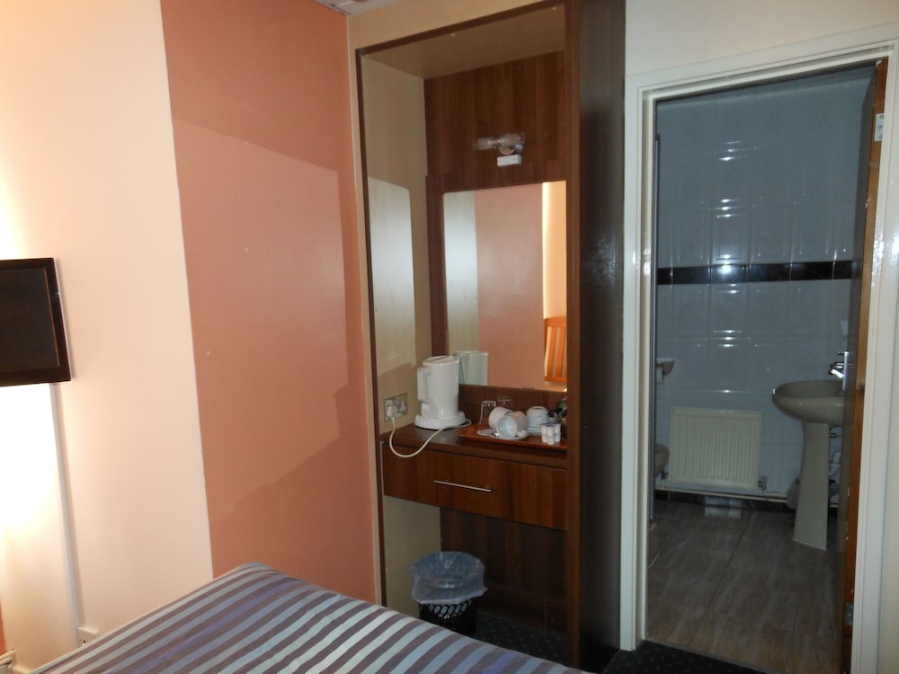 Gatwick Whitehouse Hotel 29/63