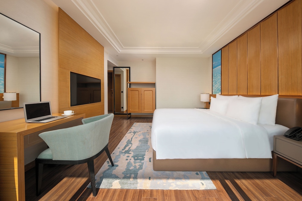 Premium, Queen Bed, Bay View