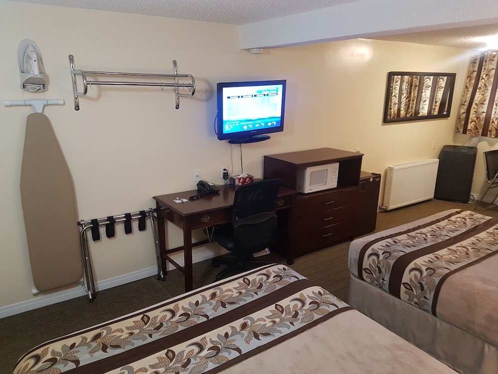 Parkway Motel & European Lodges 42/64