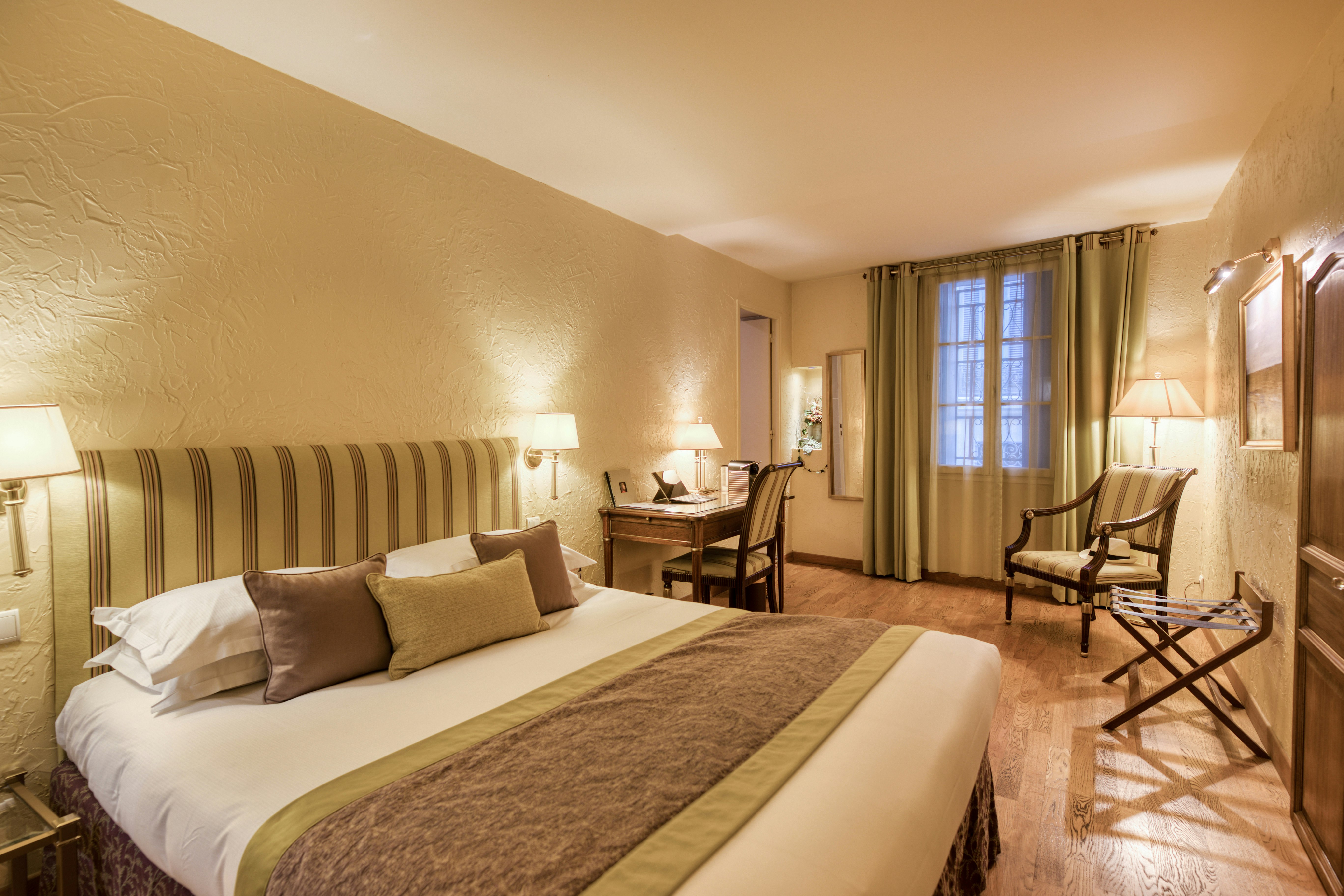 Hotel d Aragon 10/27