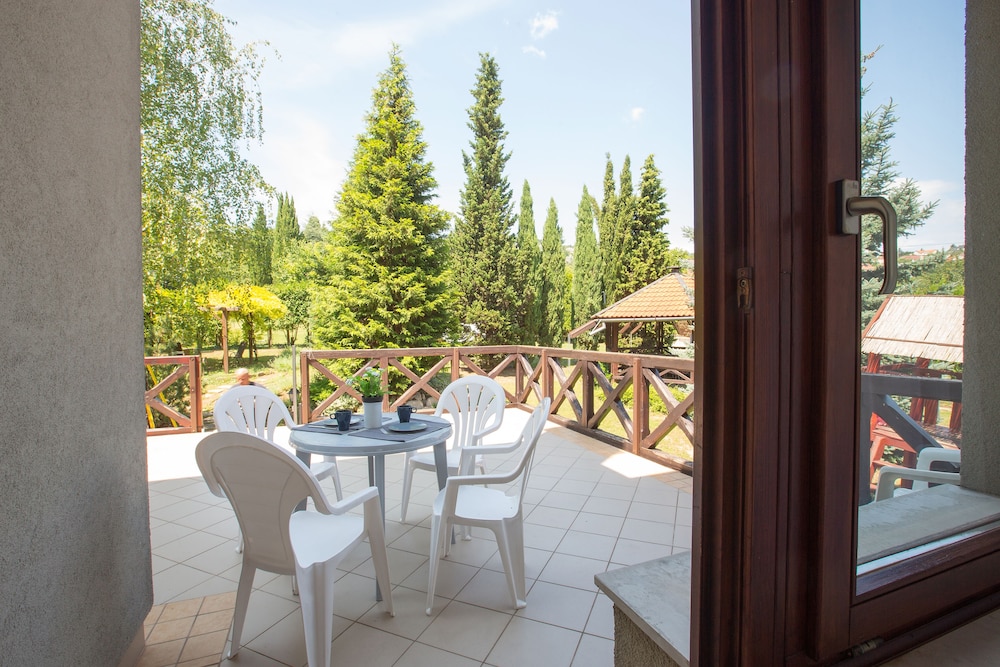 Helios Hotel Pension 32/73