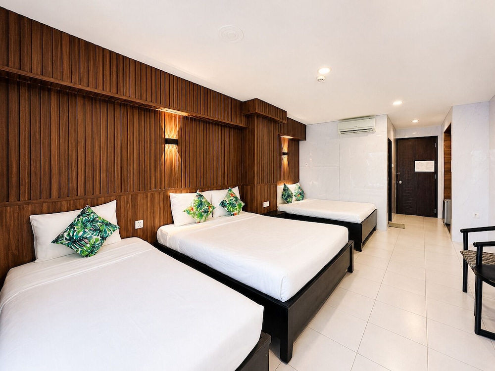 Holiday Hotel 34/59