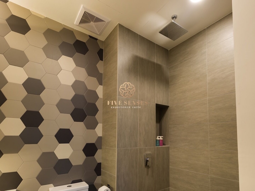 Ceylonz Suites by Five Senses 25/50