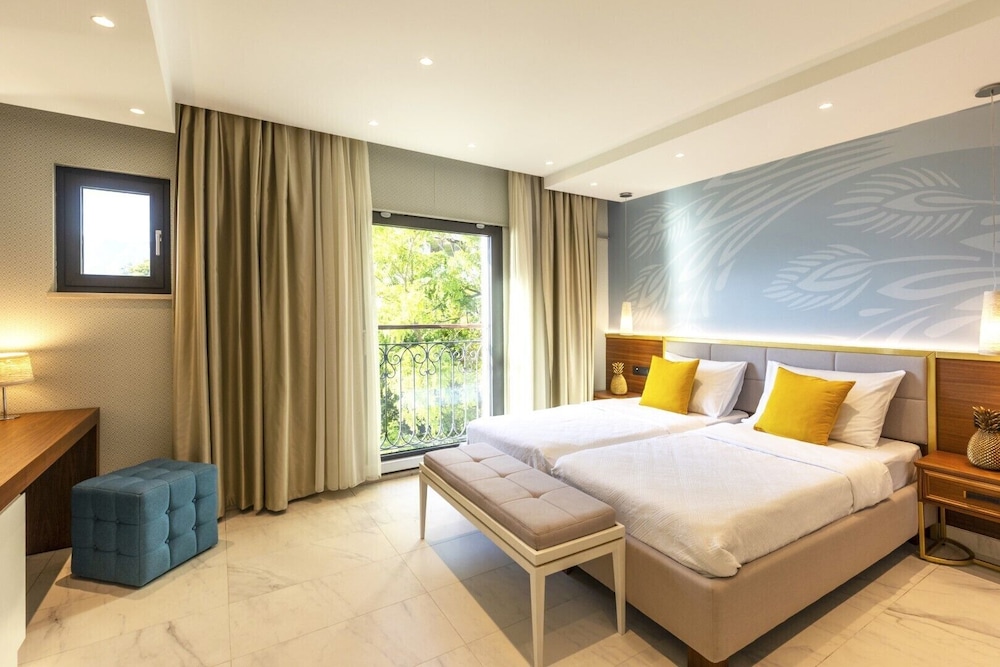 Deluxe, King Bed, Bay View