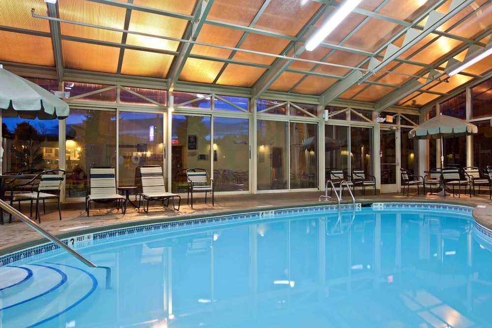 La Quinta Inn And Suites By Wyndham Plattsburgh 23/38