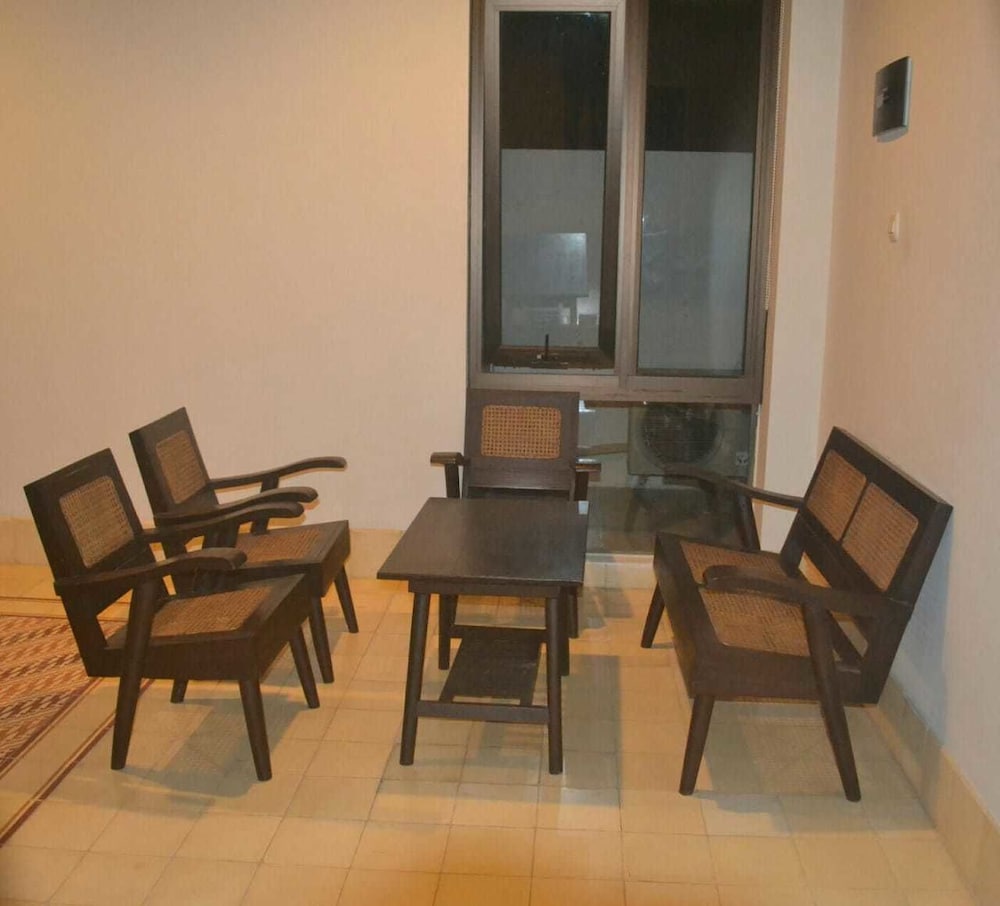 Hotel Parangraja 51/61