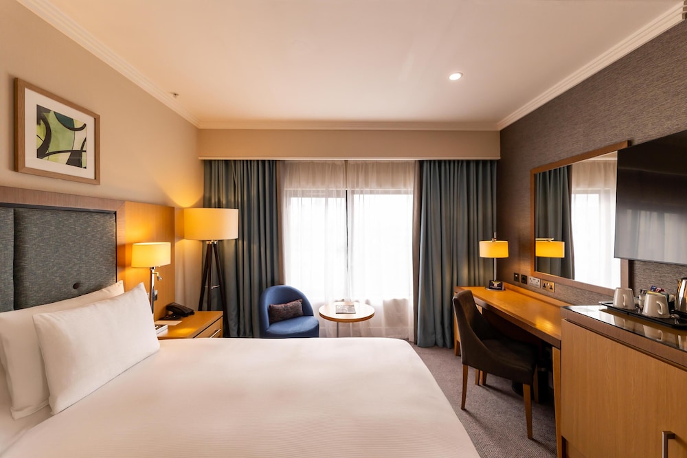 ROOM, QUEEN BED