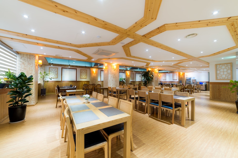 Reborn Suwon Silkroad Hotel 25/35