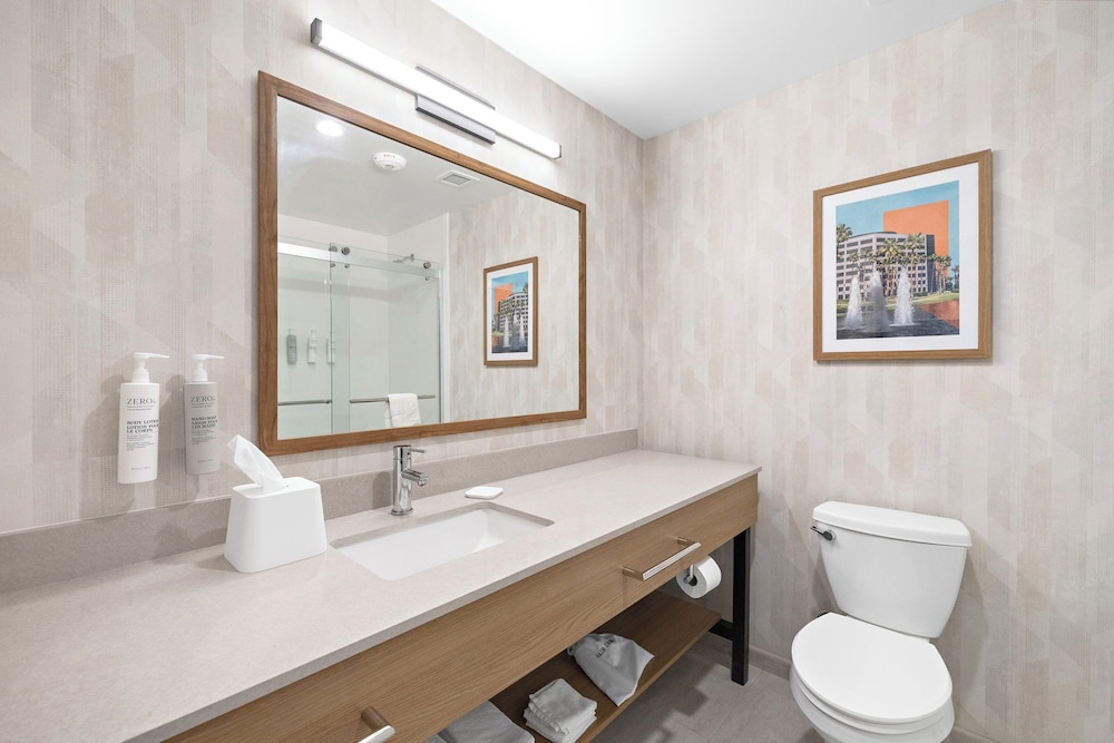 Hampton Inn by Hilton Ontario Airport 35/36