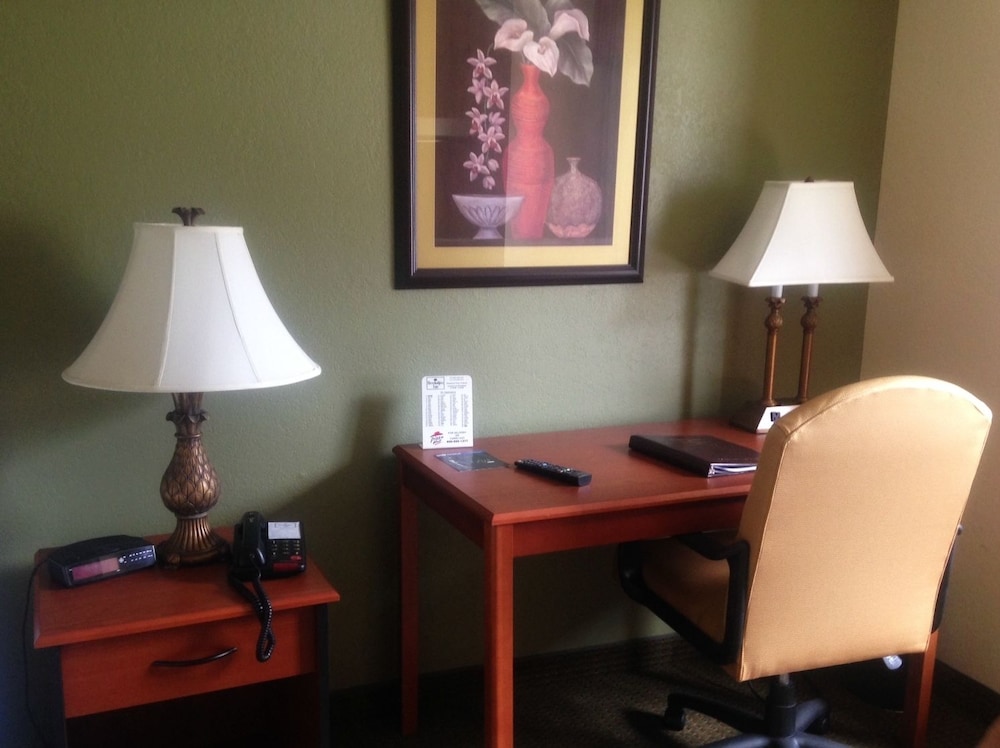 Quality Inn & Suites Prestonsburg next to Mountain Arts Center 27/42