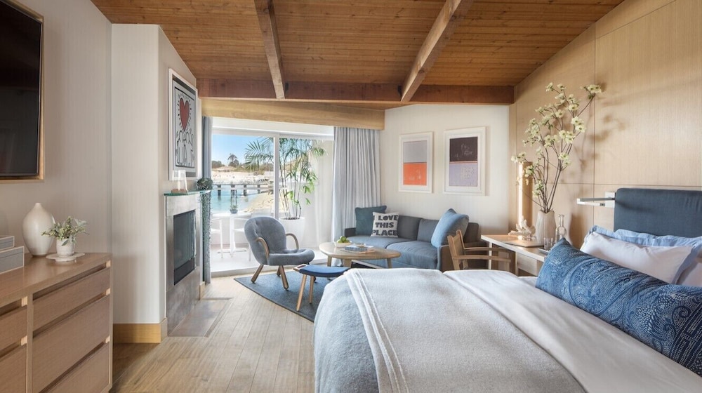 ROOM, KING BED, HARBOUR VIEW, BALCONY