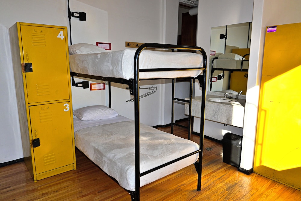 Hostel Mundo Joven Catedral 18/50