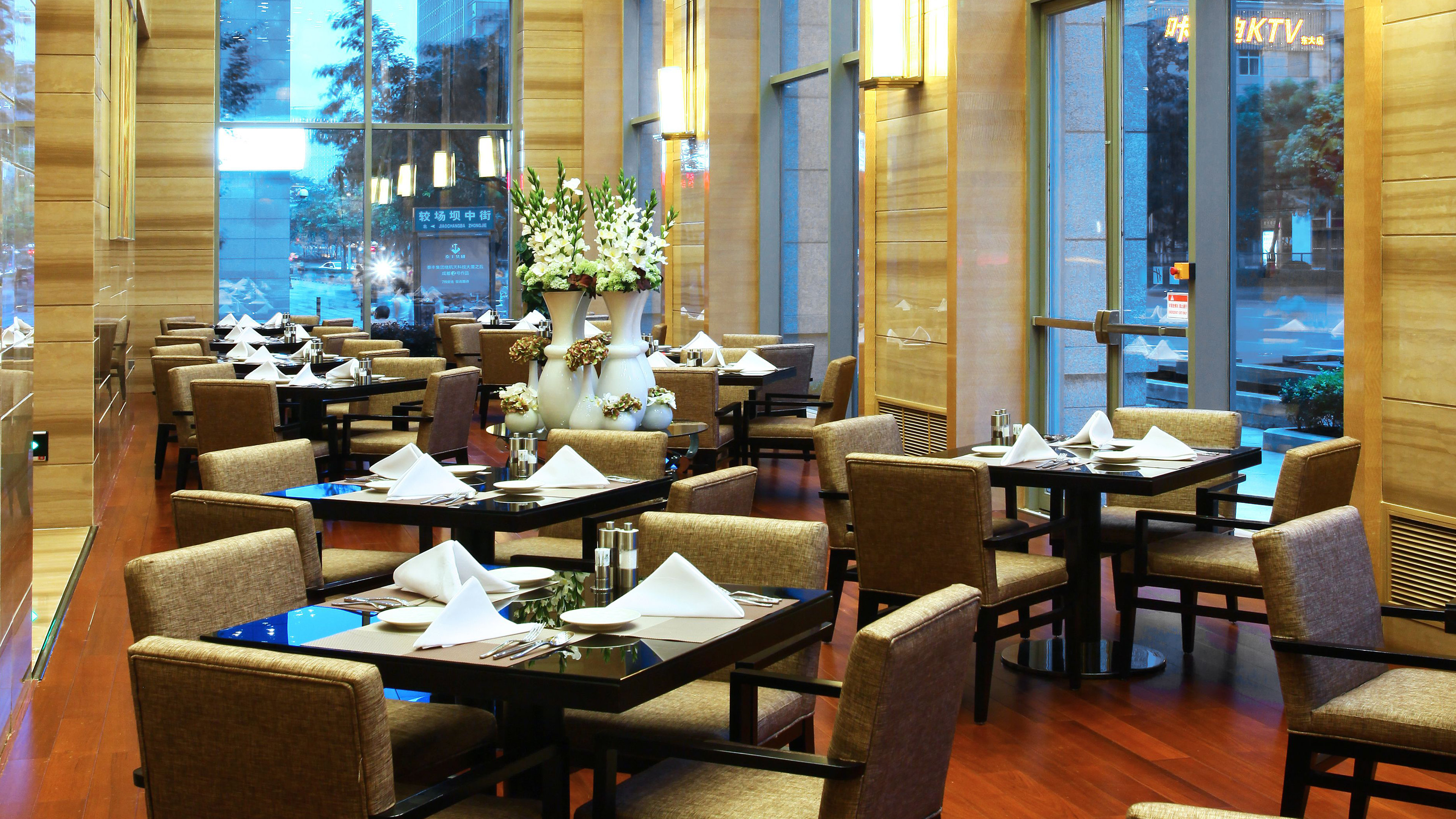Holiday Inn Chengdu Oriental Plaza 35/50