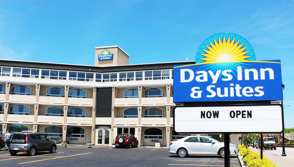 Days Inn & Suites by Wyndham North Bay Downtown 1/24