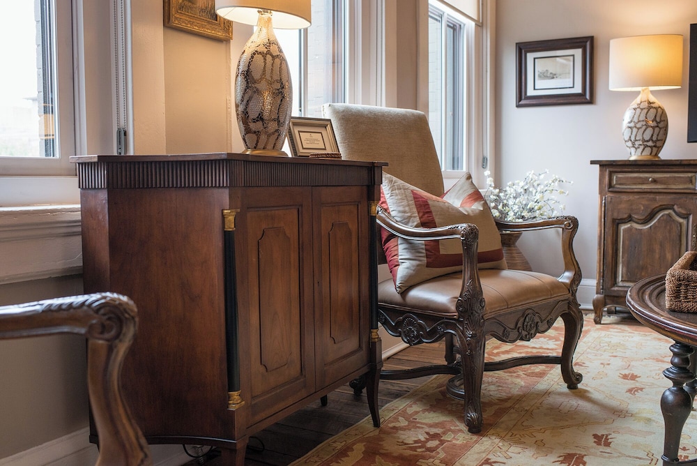 The Windsor Boutique Hotel 6/49