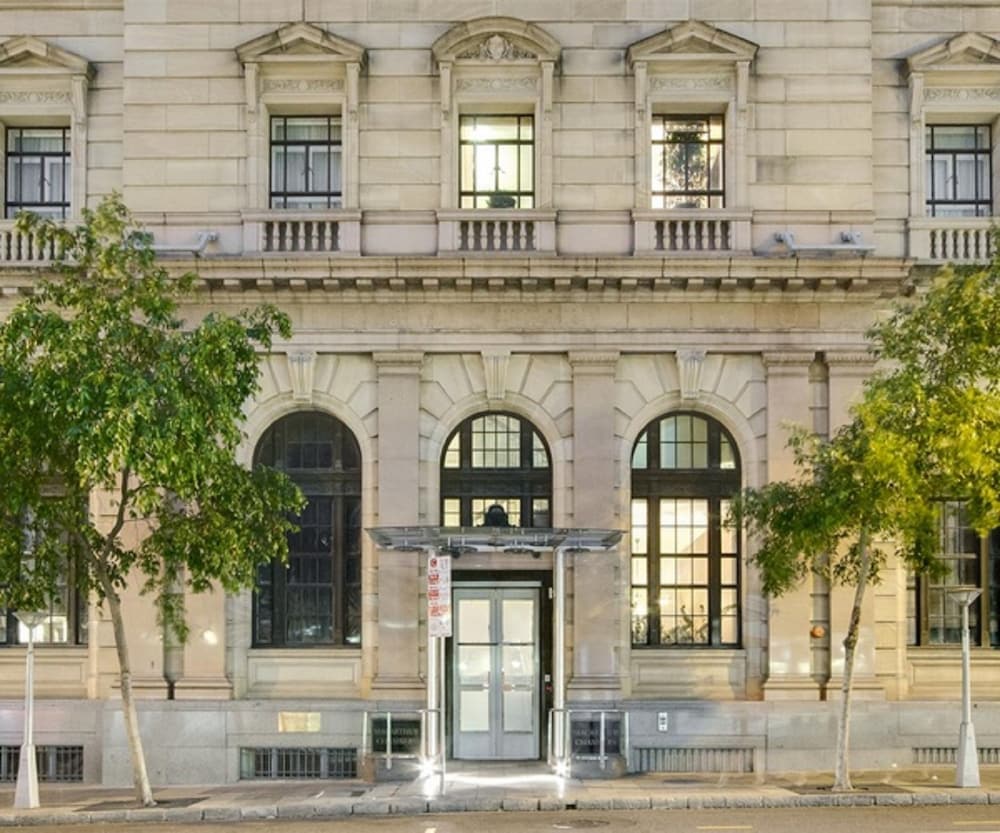 MACARTHUR CHAMBERS 2/38