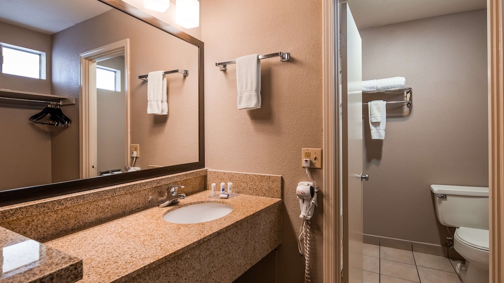 غرفة قياسية بسرير كينج، Best Western Andersen's Inn 2/2