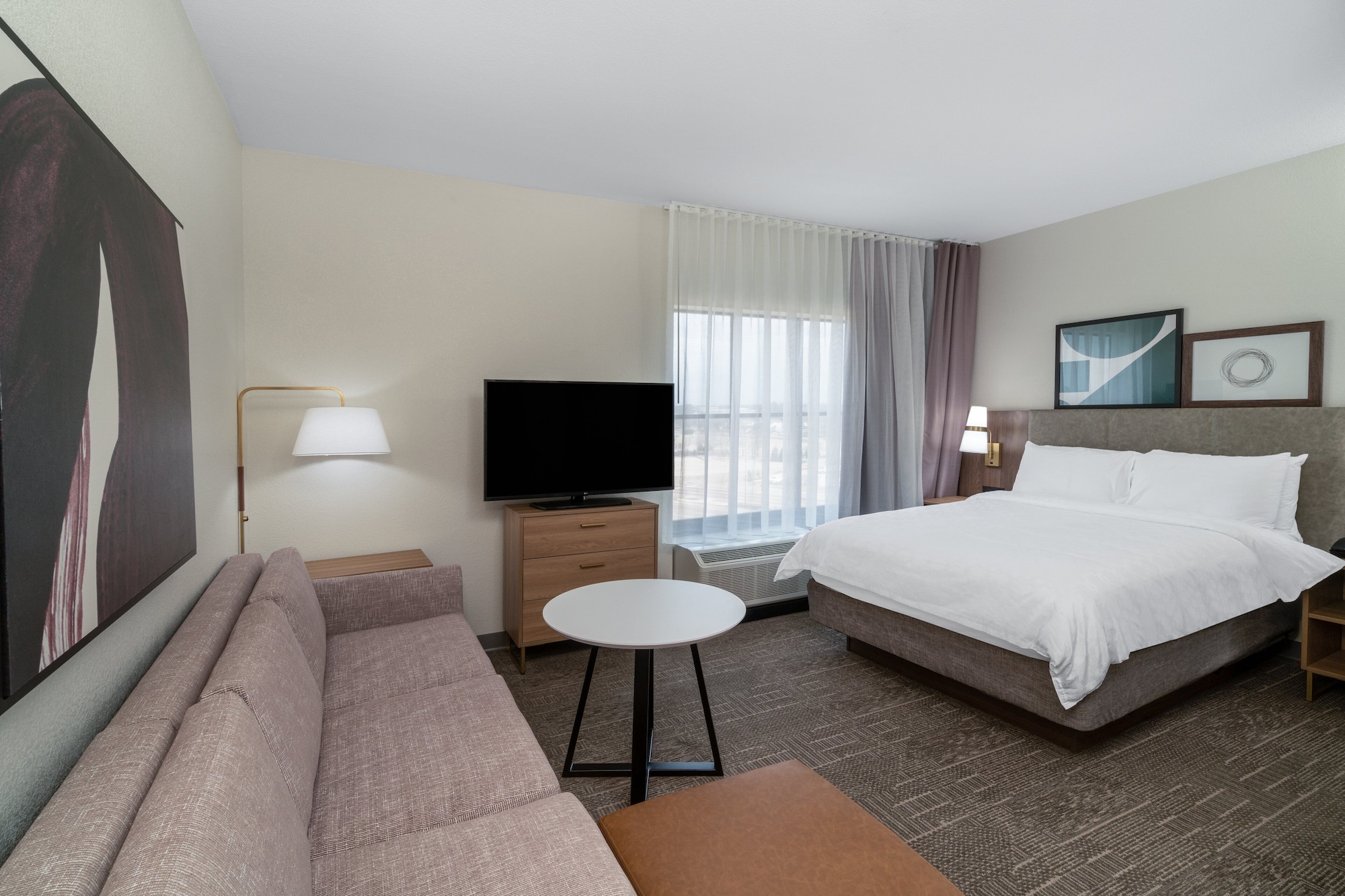 Studio, Suite, Queen Bed, Sofa, Kitchen