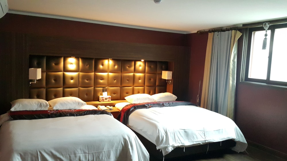 Zenith Hotel 48/63