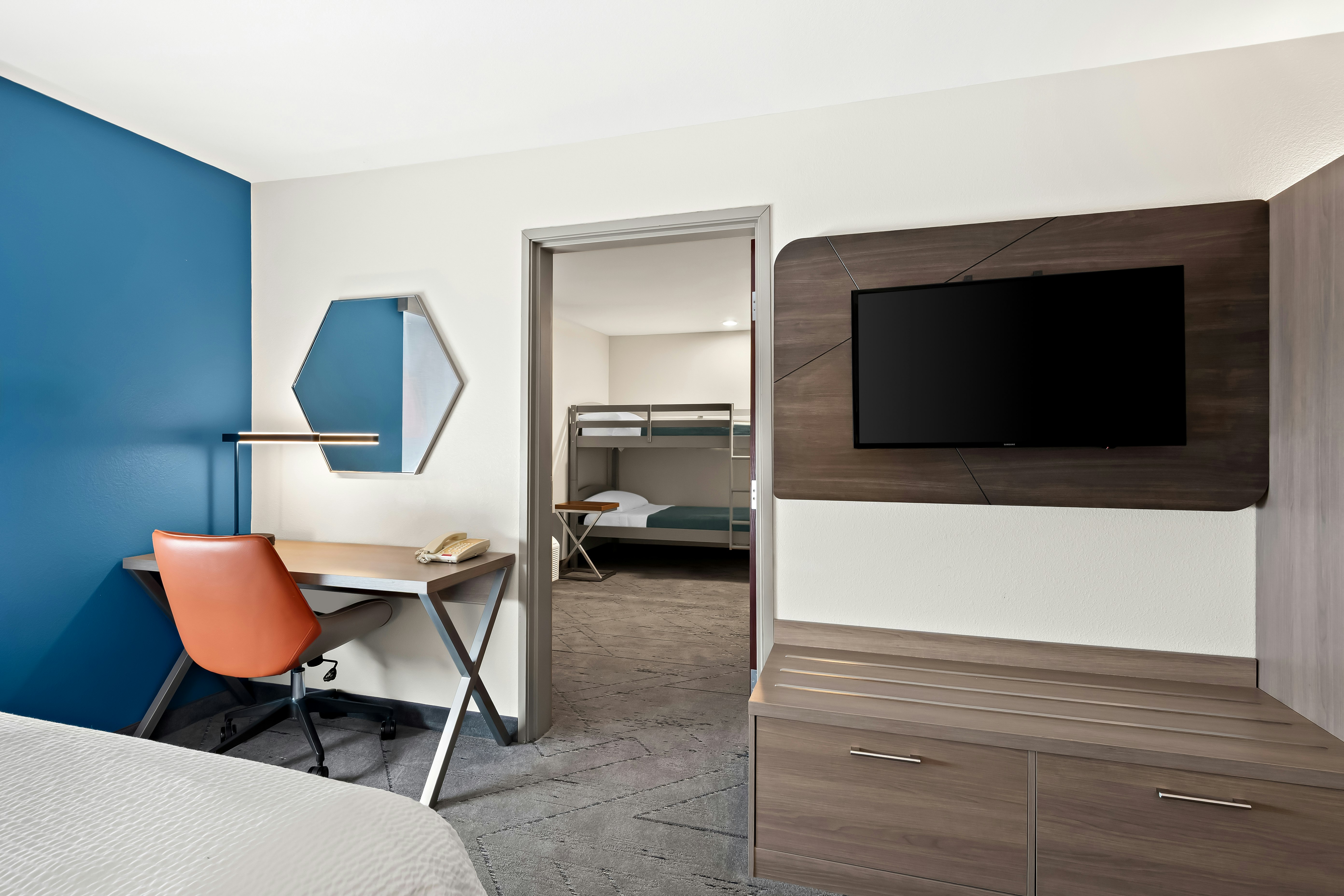 Holiday Inn Express Hotel Suites Perry 37/42