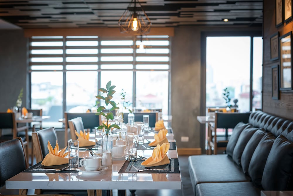 Bespoke Trendy Hotel Hanoi 46/50