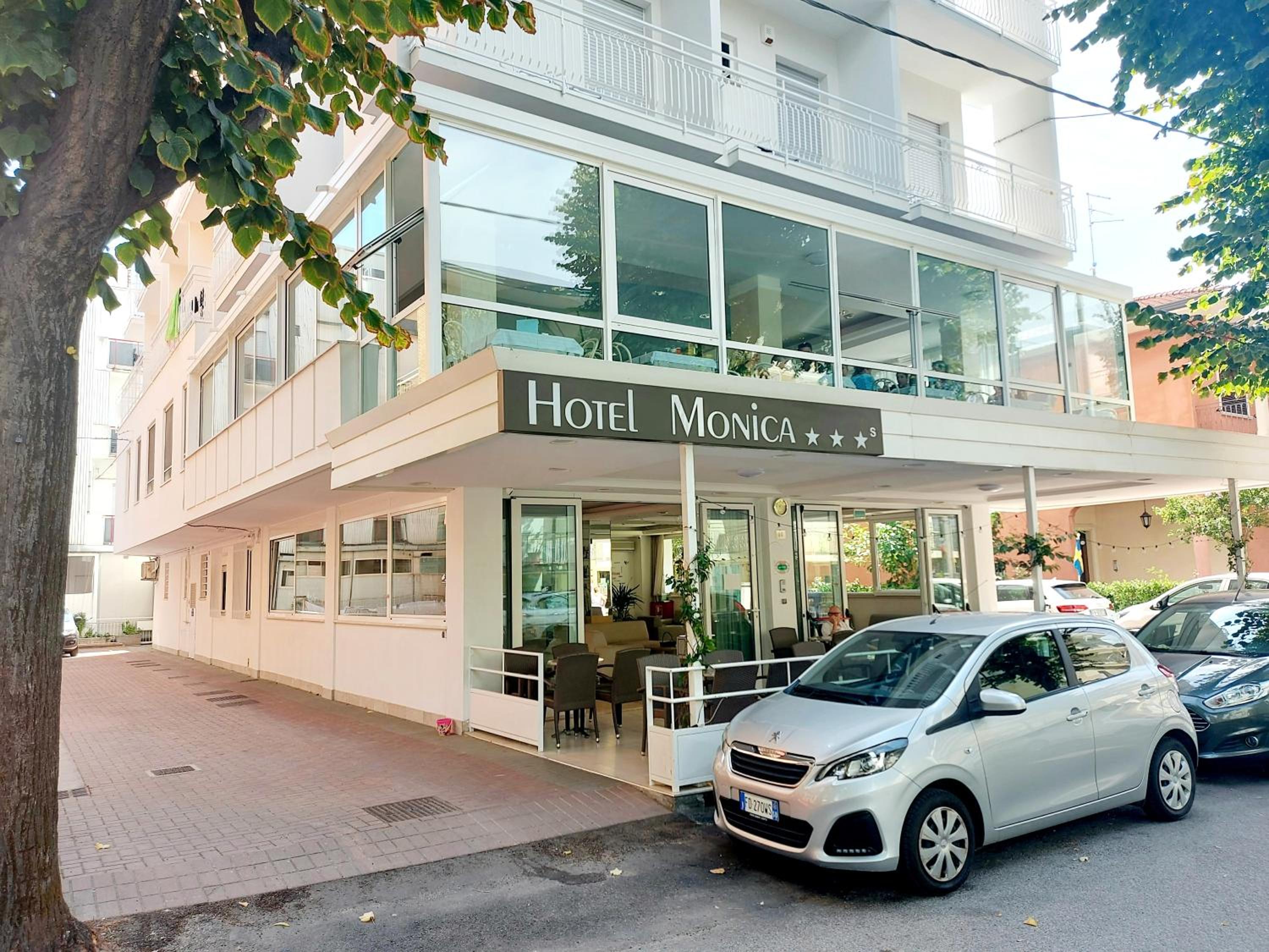 Monica Hotel 45/49