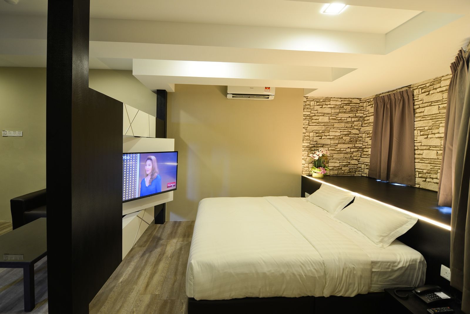 JUNIOR SUITE, KING BED