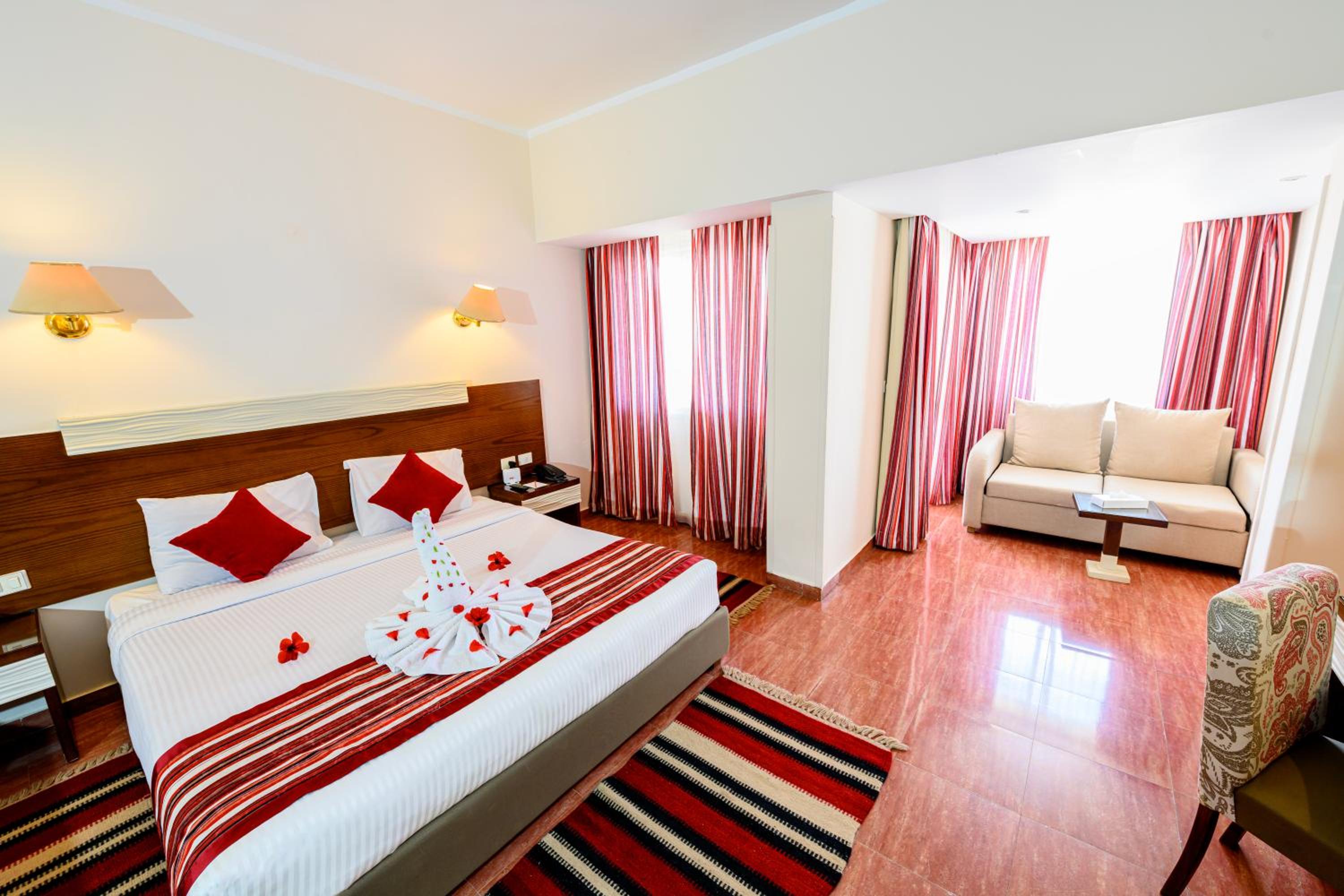 Deluxe, Double Bed, Lateral Side Sea View