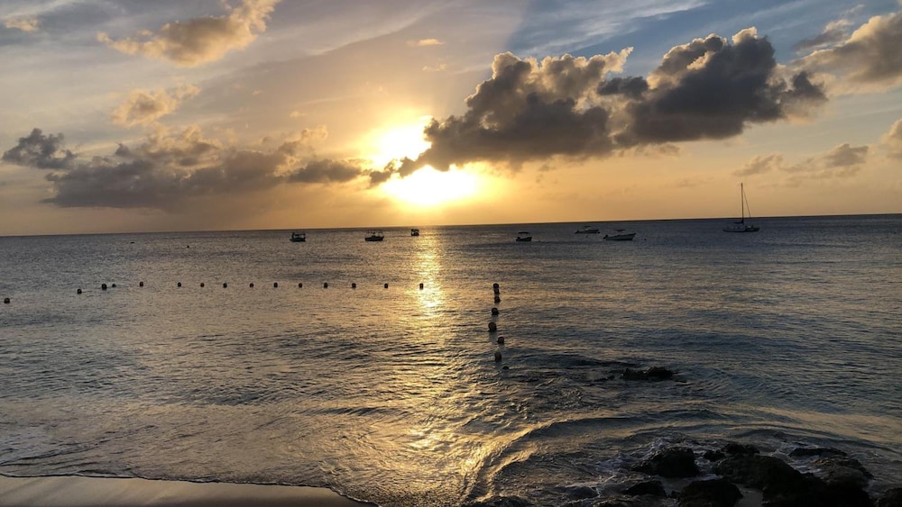 Sunswept Beach Hotel 22/44