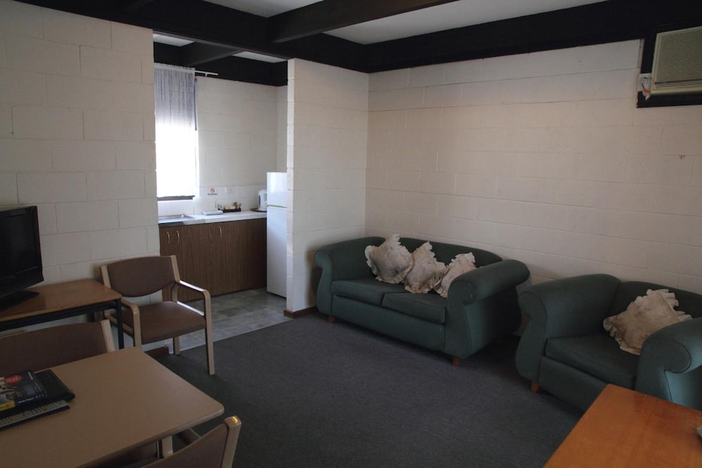 Plainsman Motel 40/63