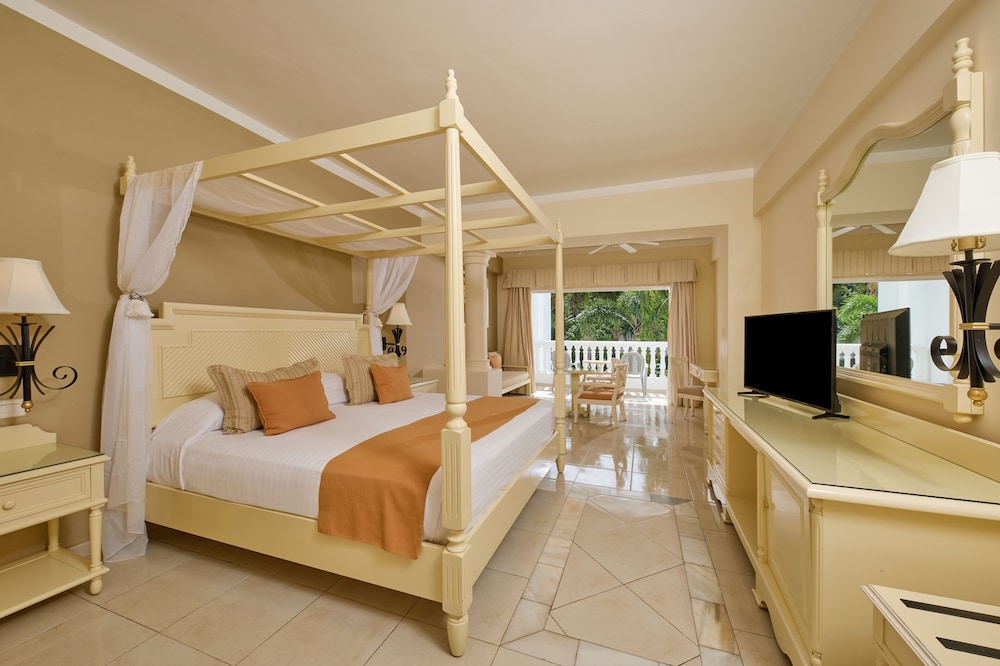 Bahia Principe Escape Runaway Bay 18/70