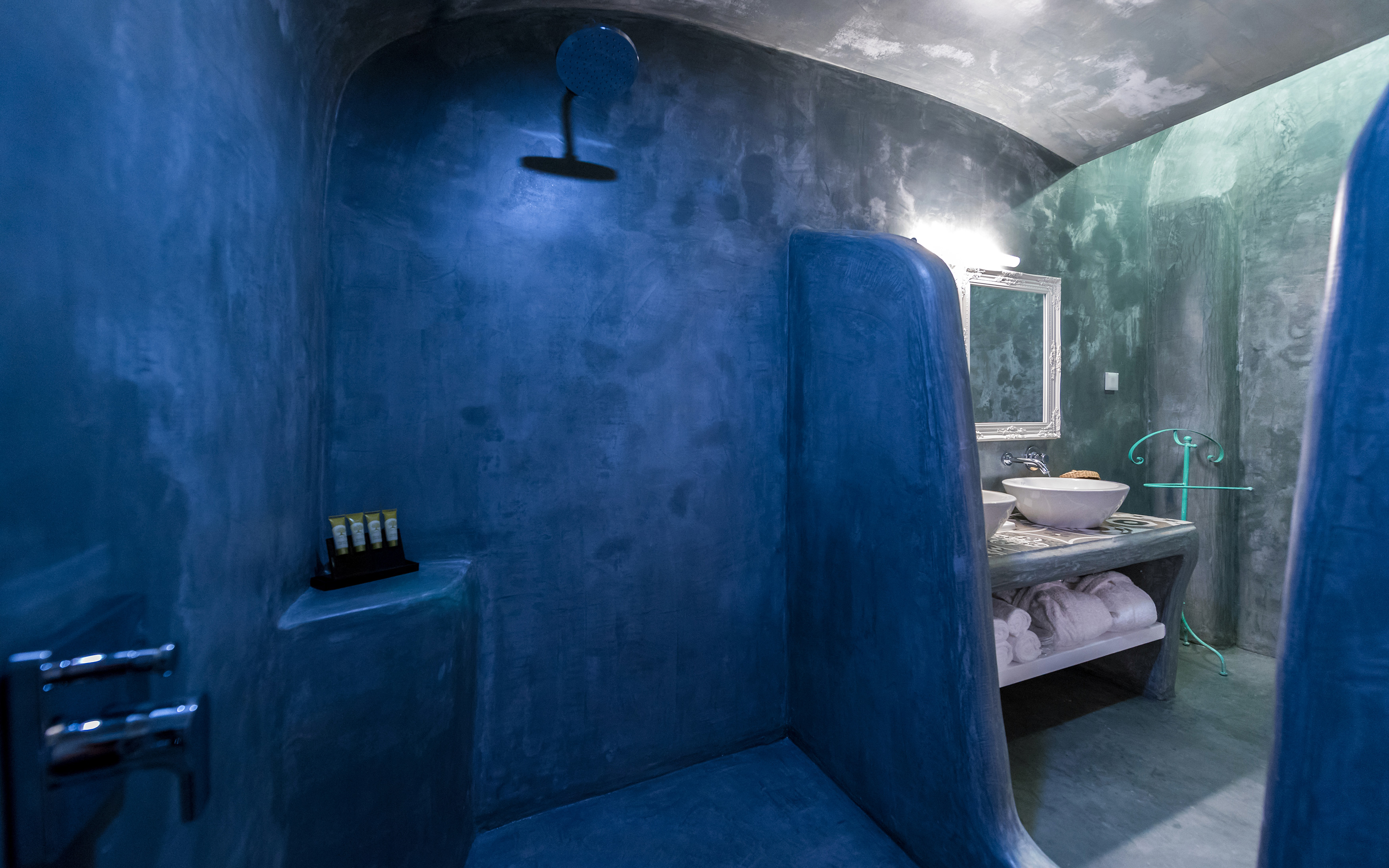 Superior, Suite, Caldera View, Outdoor Jetted Tub, MODERNITY SUITES 2/2