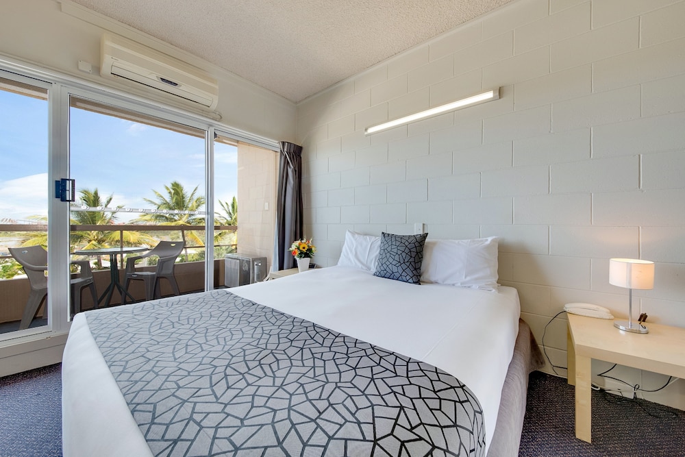 Camelot Motel 4/27