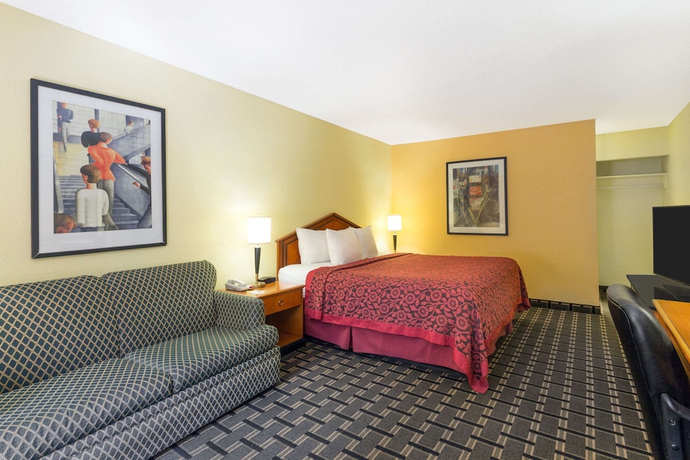 Days Inn By Wyndham Savannah Airport 12/19