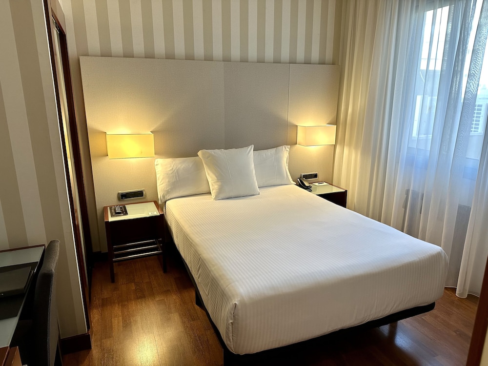 ROOM, SINGLE