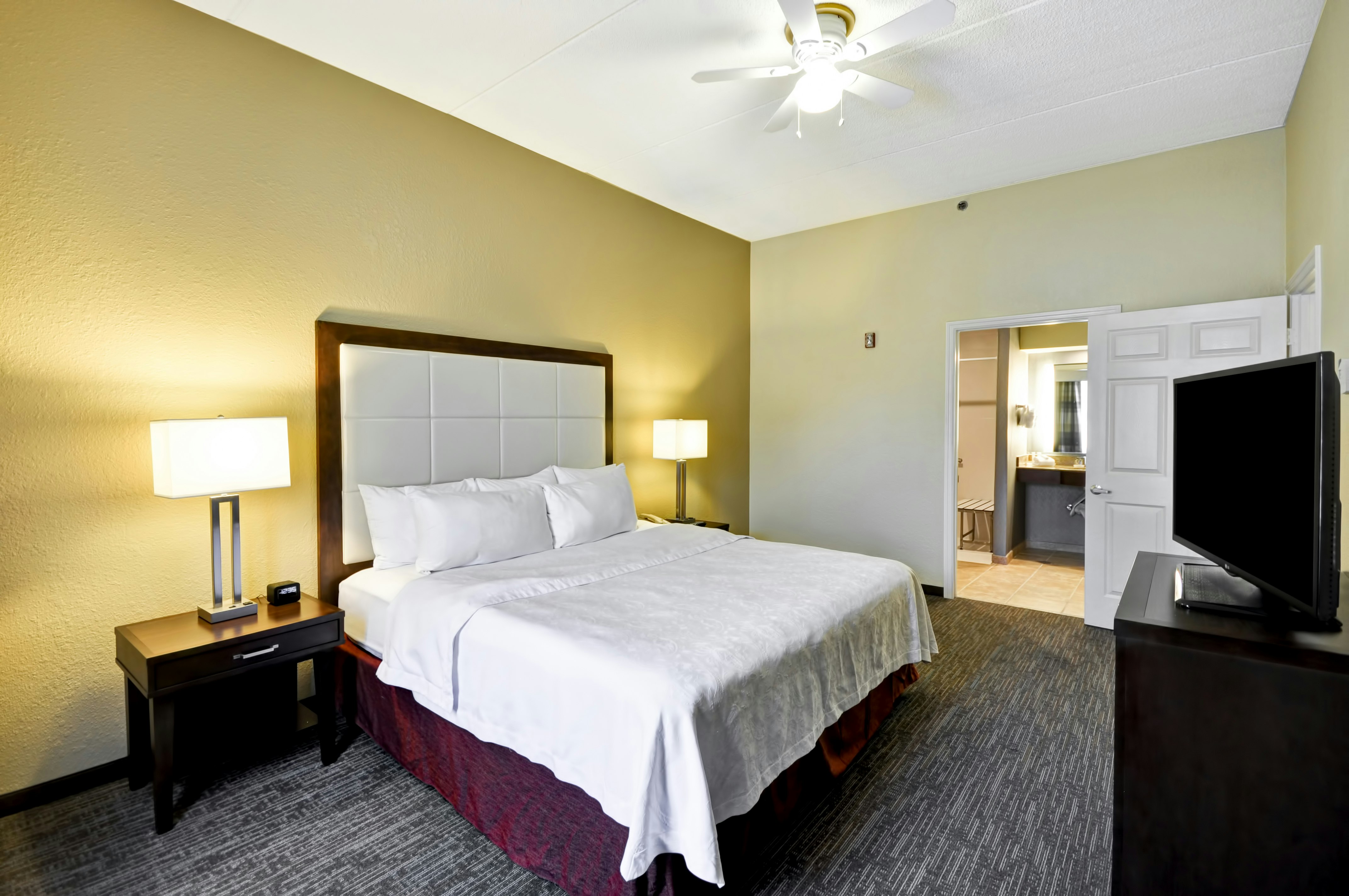 1 BEDROOM, PREMIUM, SUITE, KING BED