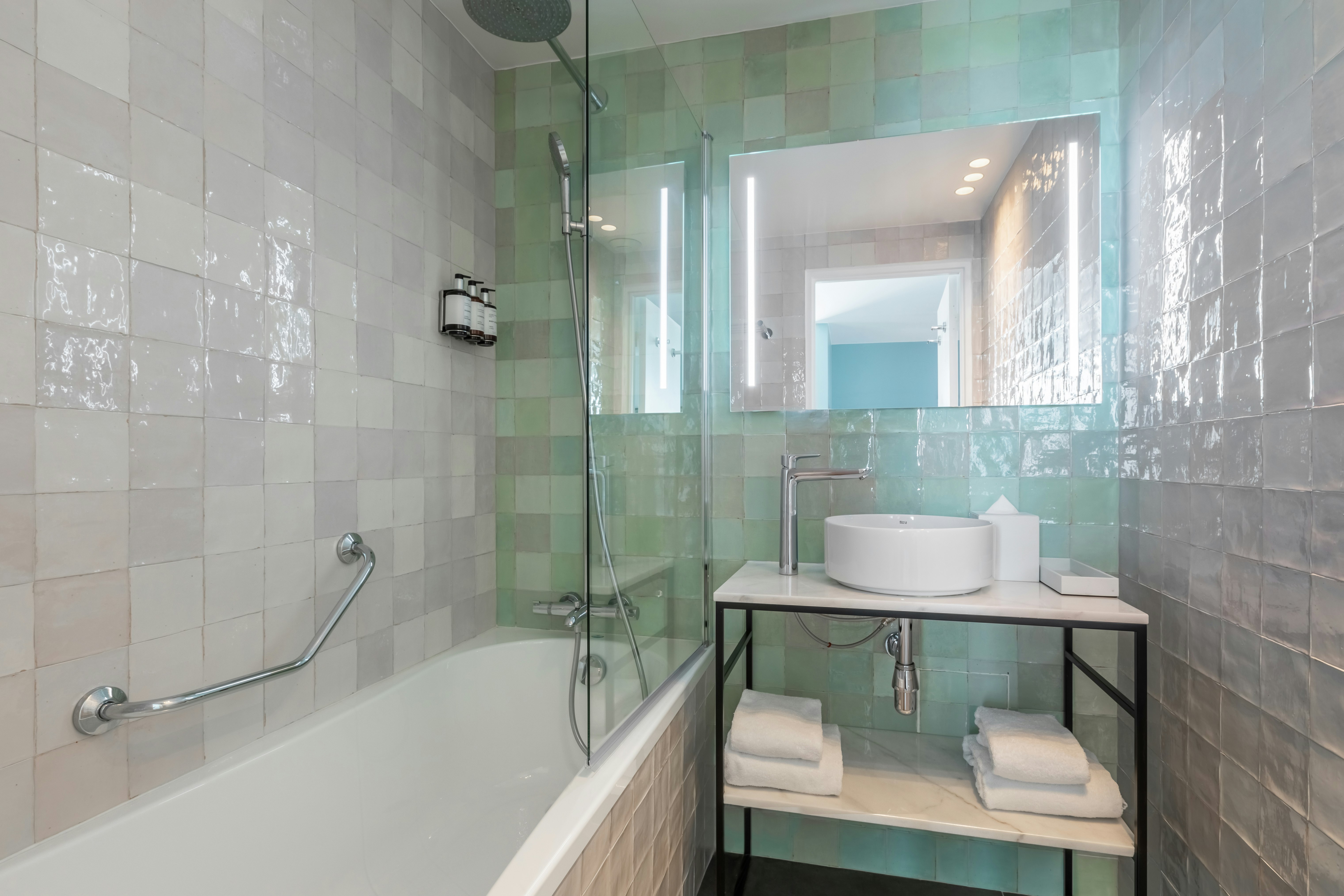 Voco Paris Montparnasse Ex Holiday Inn Paris Gare Montparnasse 60/64