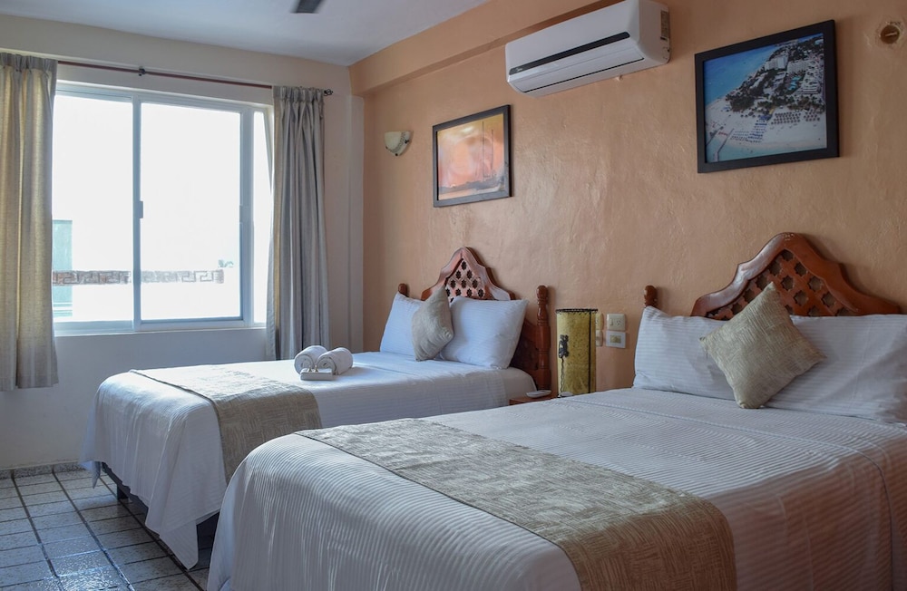 Hotel & Suites Bucaneros, Isla Mujeres 19/48