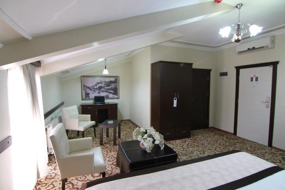 Teona Otel 24/26