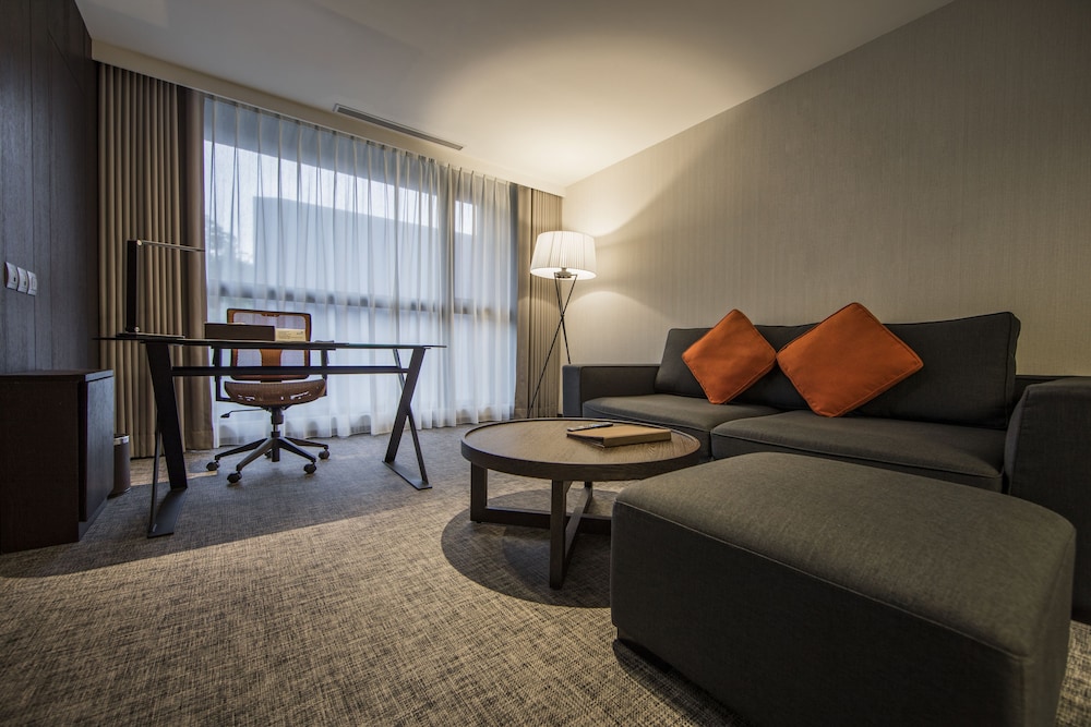 Platinum Hotel 51/71