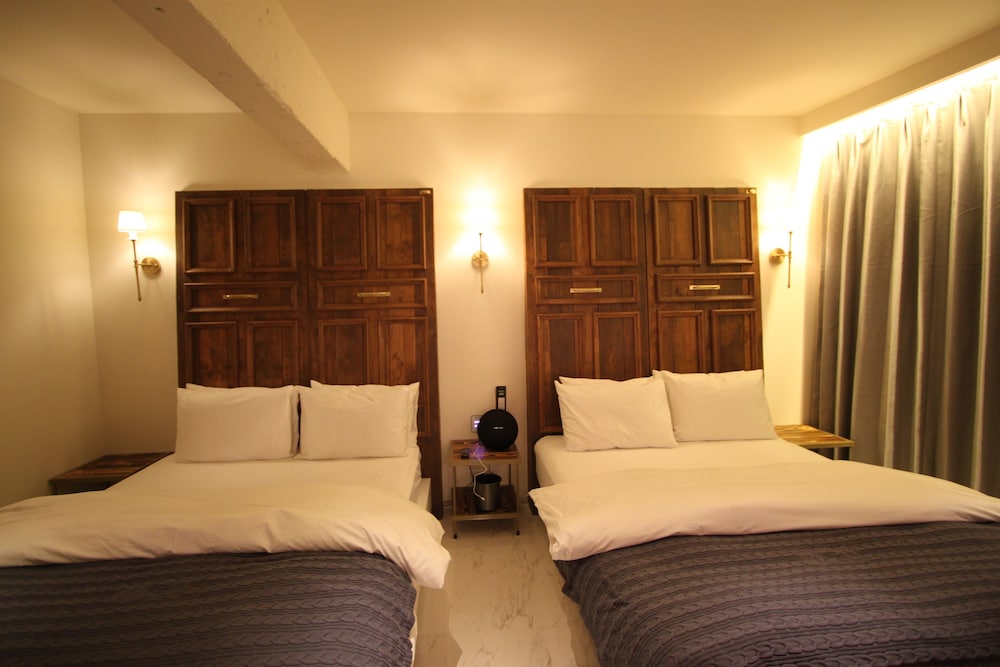 February Hotel Sungseo 11/67