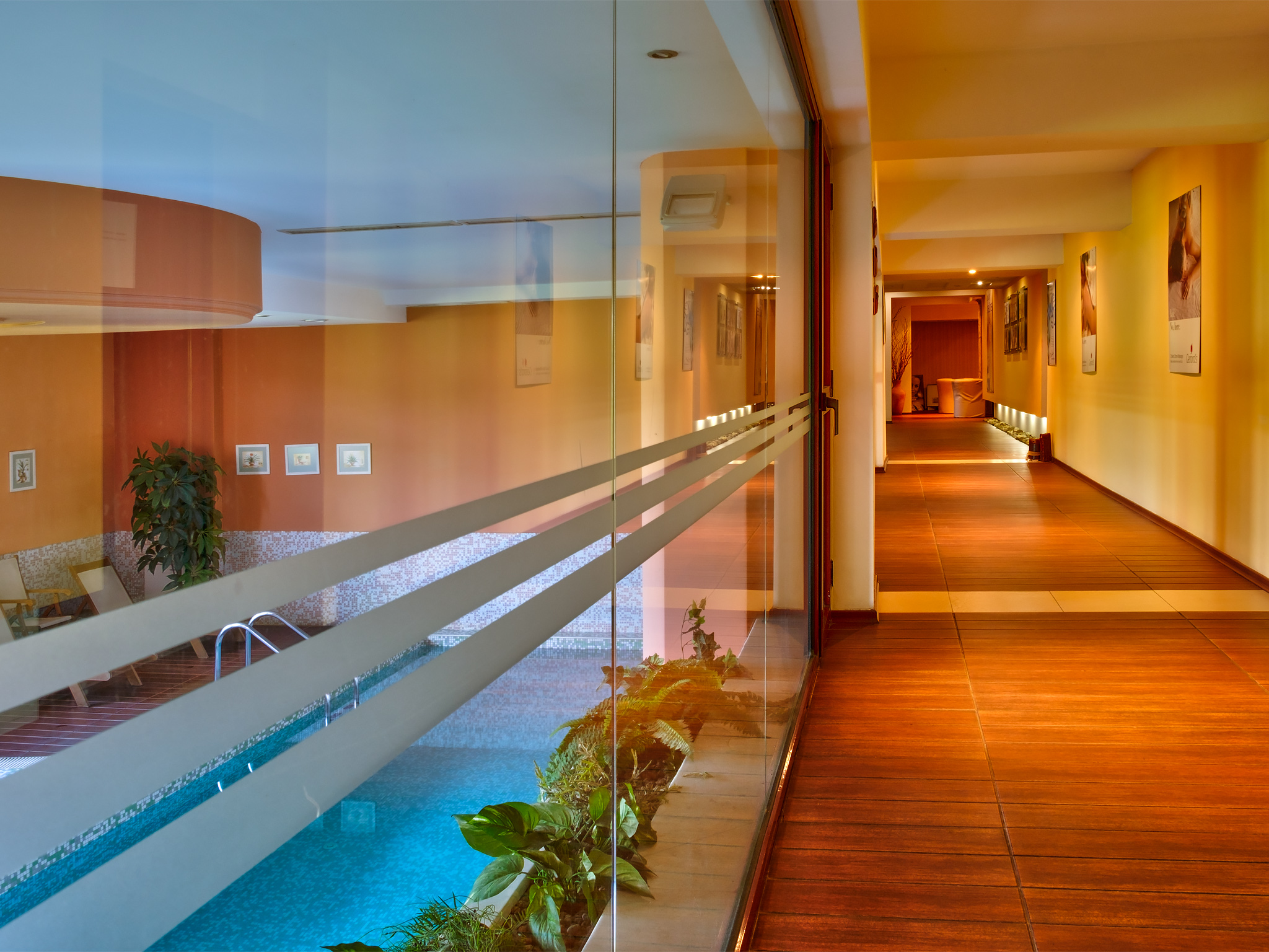 Yantra Grand Hotel 30/57