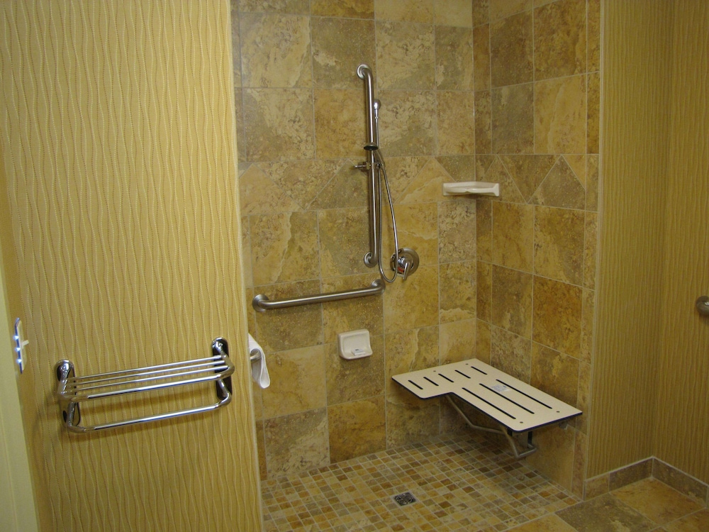 Hampton Inn and Suites Jamestown ND 4/26