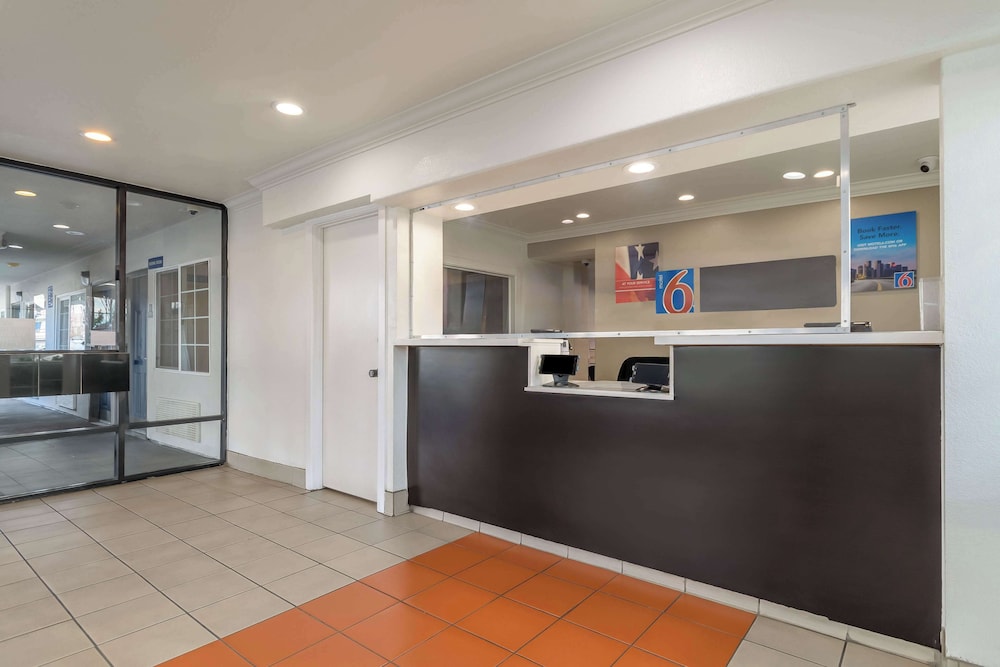 Motel6 San Jose, CA - Convention Center 7/60