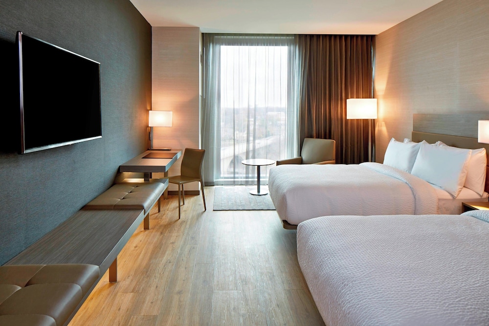 Room, 2 Double Beds, River View, Accessible